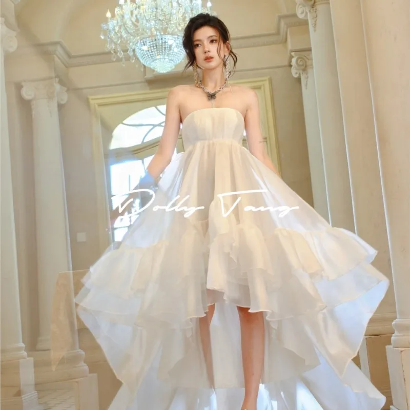 A light luxury dress with short front and long back strapless skirt
A light luxury dress with short front and long back strapless skirt