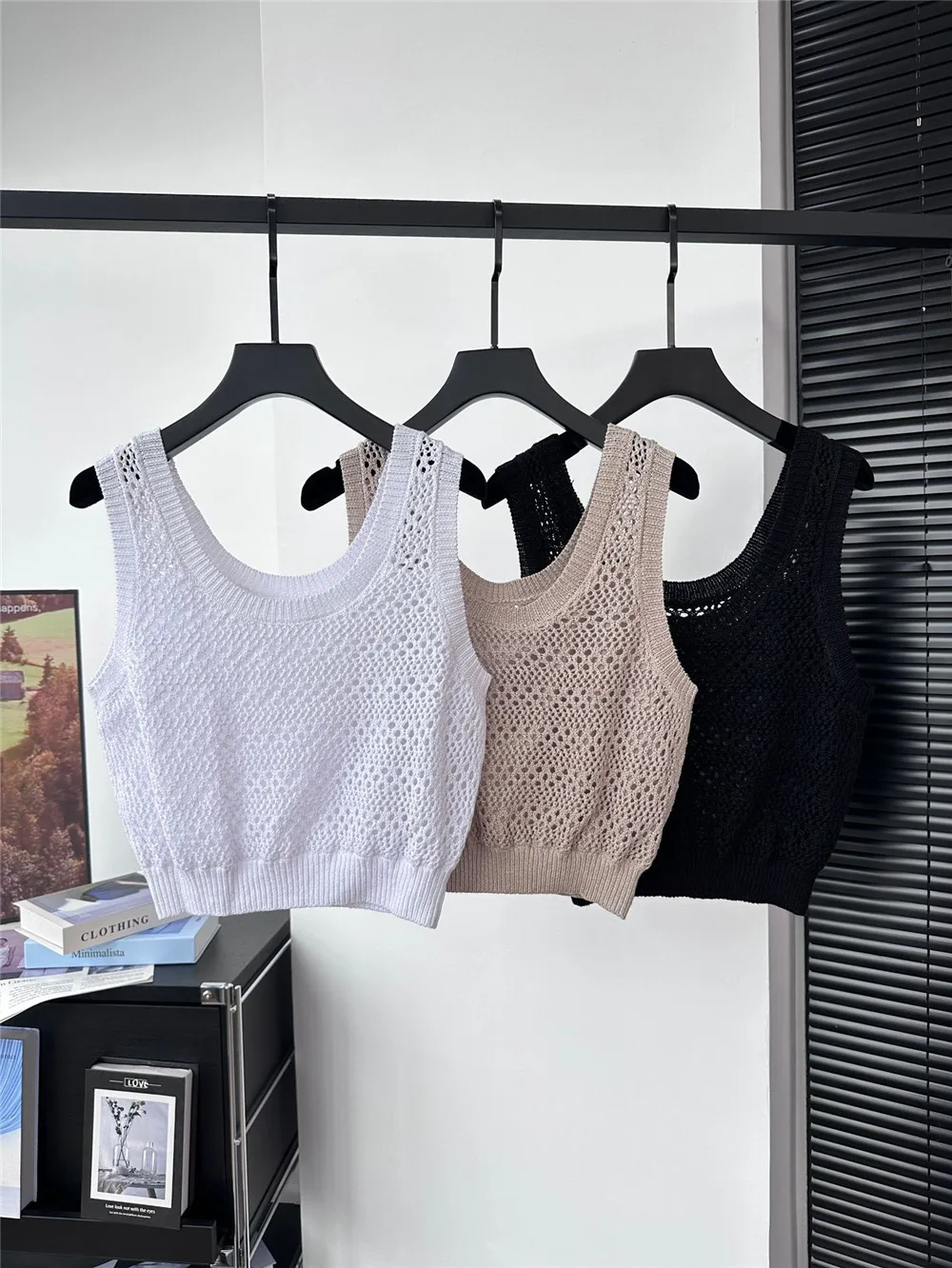 25 Summer Women's New Linen Hollow Round Neck Solid Color Sleeveless Commuter Knitted Tank Top
25 Summer Women's New Linen Hollow Round Neck Solid Color Sleeveless Commuter Knitted Tank Top