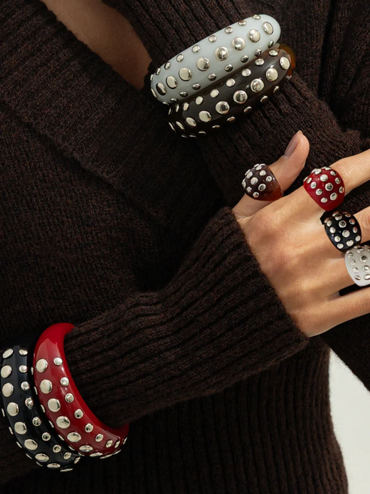 Punk Sle Resin Bracelet with Rivet Embedded Diamond adient Open round Hand Ring Faion Jewelry for Women
Punk Sle Resin Bracelet with Rivet Embedded Diamond adient Open round Hand Ring Faion Jewelry for Women