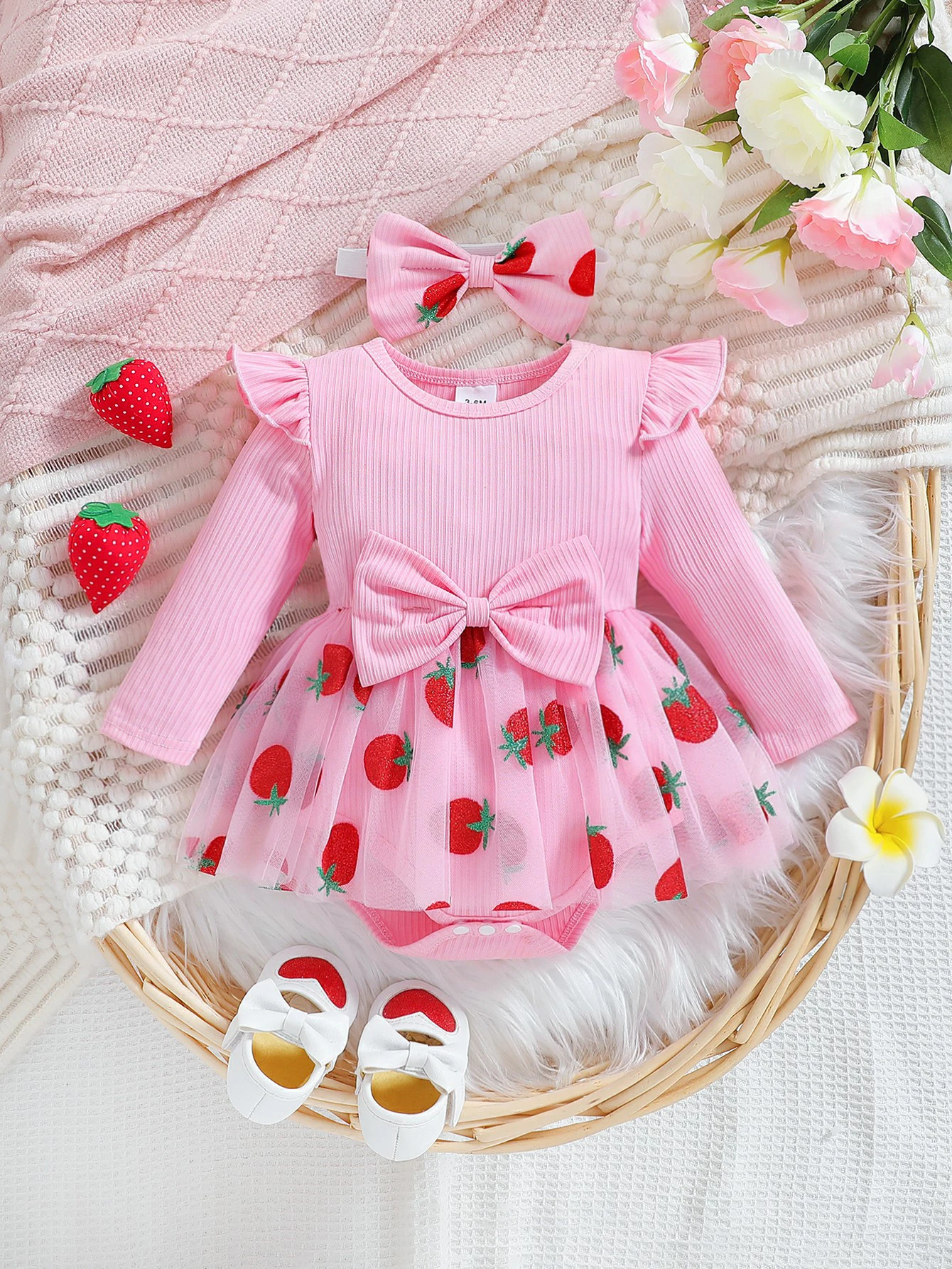 Baby girl autumn princess chiffon skirt strawberry print flying sleeves big bow design for birthday party wear
Baby girl autumn princess chiffon skirt strawberry print flying sleeves big bow design for birthday party wear