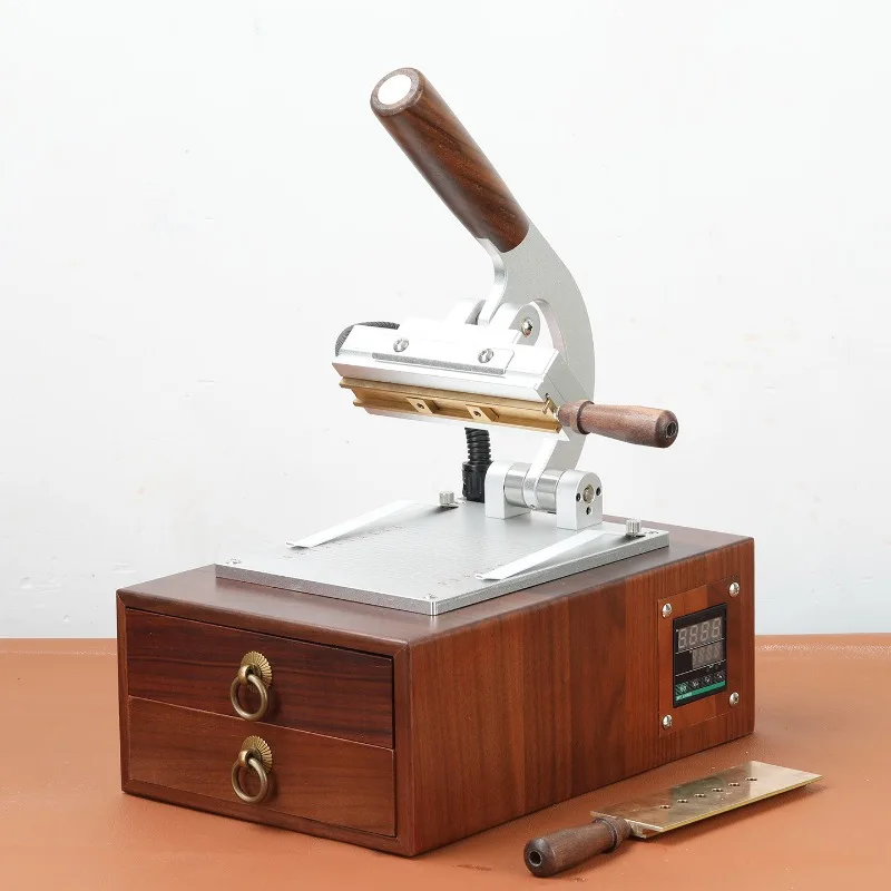 Leather bronzing machine brass version movable type copper mold handmade leather goods retro machine
Leather bronzing machine brass version movable type copper mold handmade leather goods retro machine