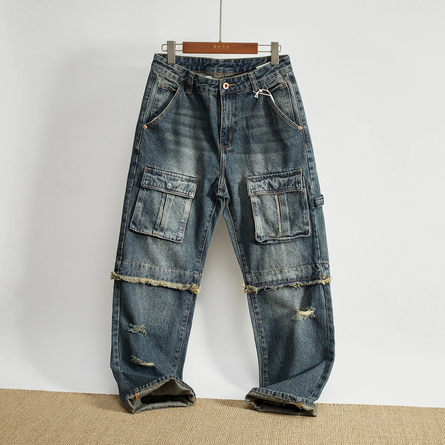 2026 Spring and Autumn New American Retro Hole-patched Multi-pocket Denim Men's Fashion Washed Distressed Straight Casual Jeans
2026 Spring and Autumn New American Retro Hole-patched Multi-pocket Denim Men's Fashion Washed Distressed Straight Casual Jeans