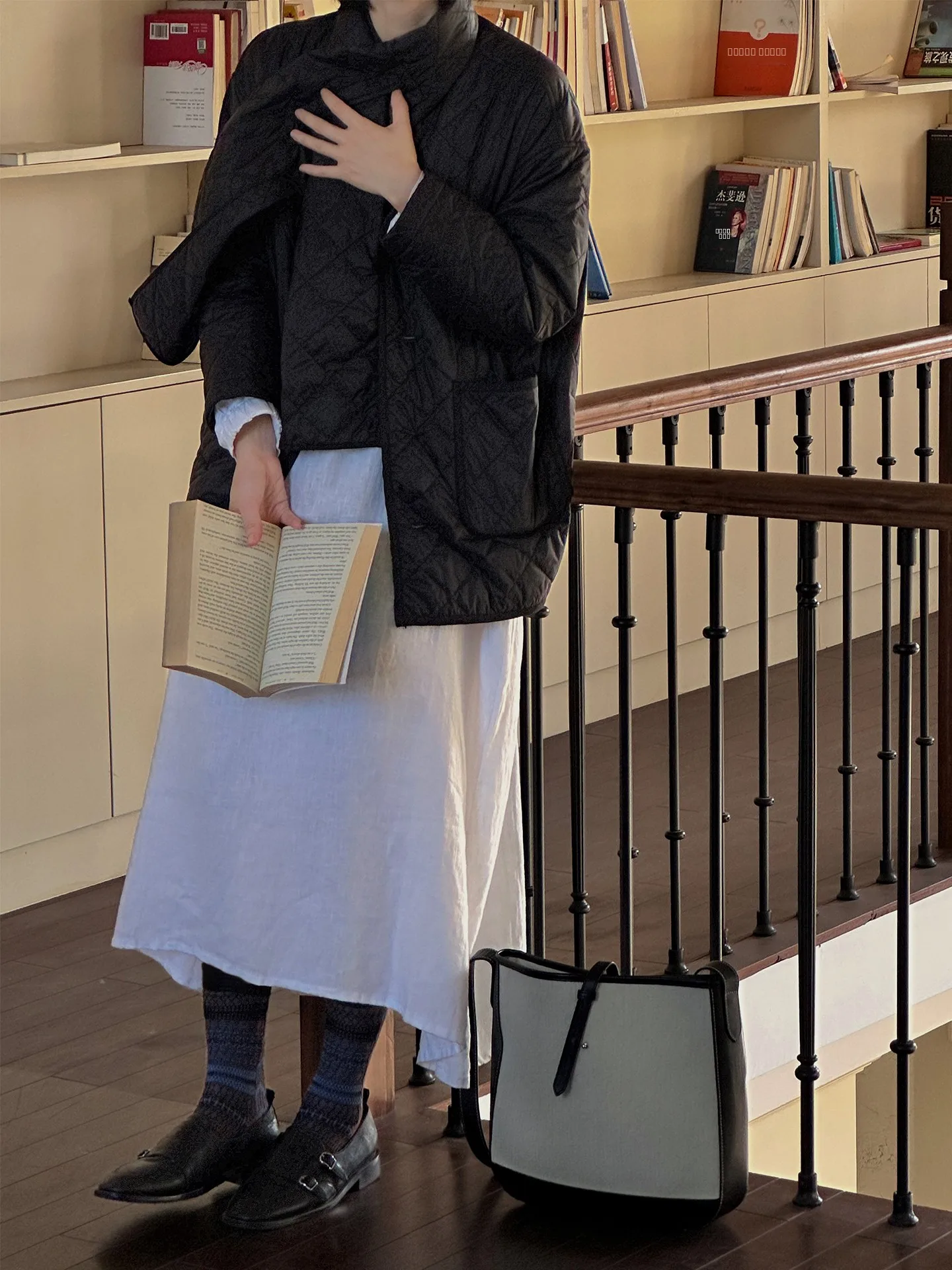 Женская легкая ветрозащитная куртка FURALI с отстегивающимся воротником-шарфом, из полиэстера/нейлона, композитное волокно
Женская легкая ветрозащитная куртка FURALI с отстегивающимся воротником-шарфом, из полиэстера/нейлона, композитное волокно