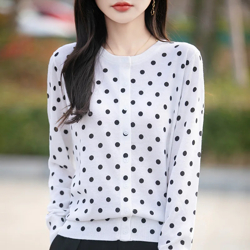 New Style Classic Dot Decoration Pure Wool Cardigan Women Knitted Round Neck Sweater Single Breasted High-quality Basic Tops
New Style Classic Dot Decoration Pure Wool Cardigan Women Knitted Round Neck Sweater Single Breasted High-quality Basic Tops