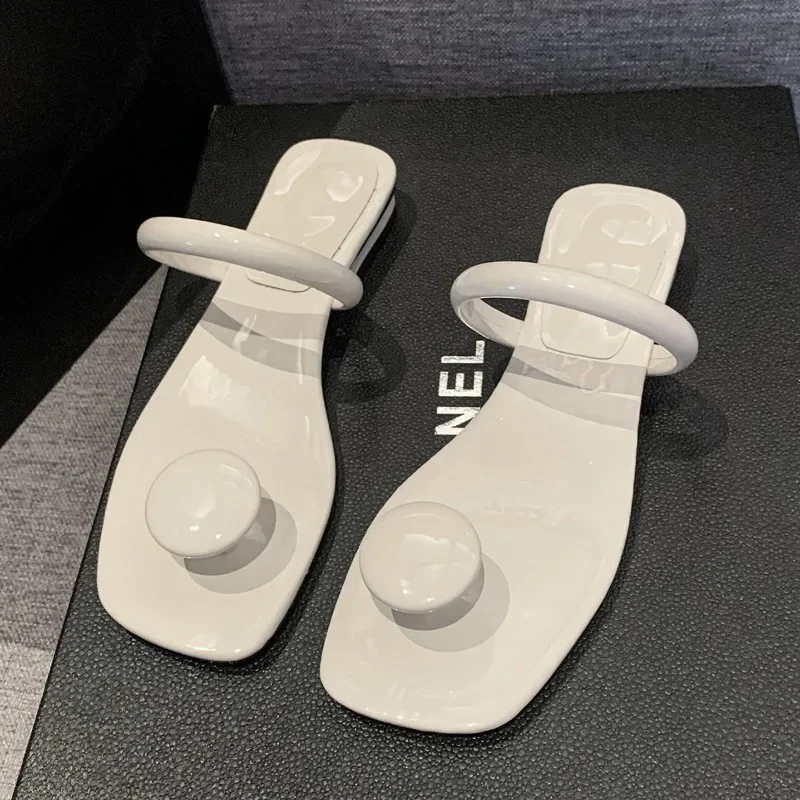 New Designer's Women's Slippers Summer Sandals T-shaped Pinch Toe Low Heel Slippers Fashion Sandals Solid Color Women's Shoes
New Designer's Women's Slippers Summer Sandals T-shaped Pinch Toe Low Heel Slippers Fashion Sandals Solid Color Women's Shoes
