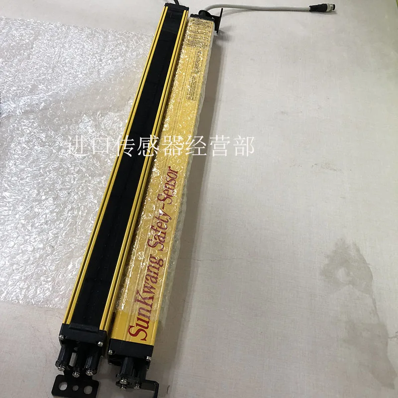 Original And Genuine Korean SUNKWANG SK-1040P SK-KCS1040P Safety Light Curtain
Original And Genuine Korean SUNKWANG SK-1040P SK-KCS1040P Safety Light Curtain