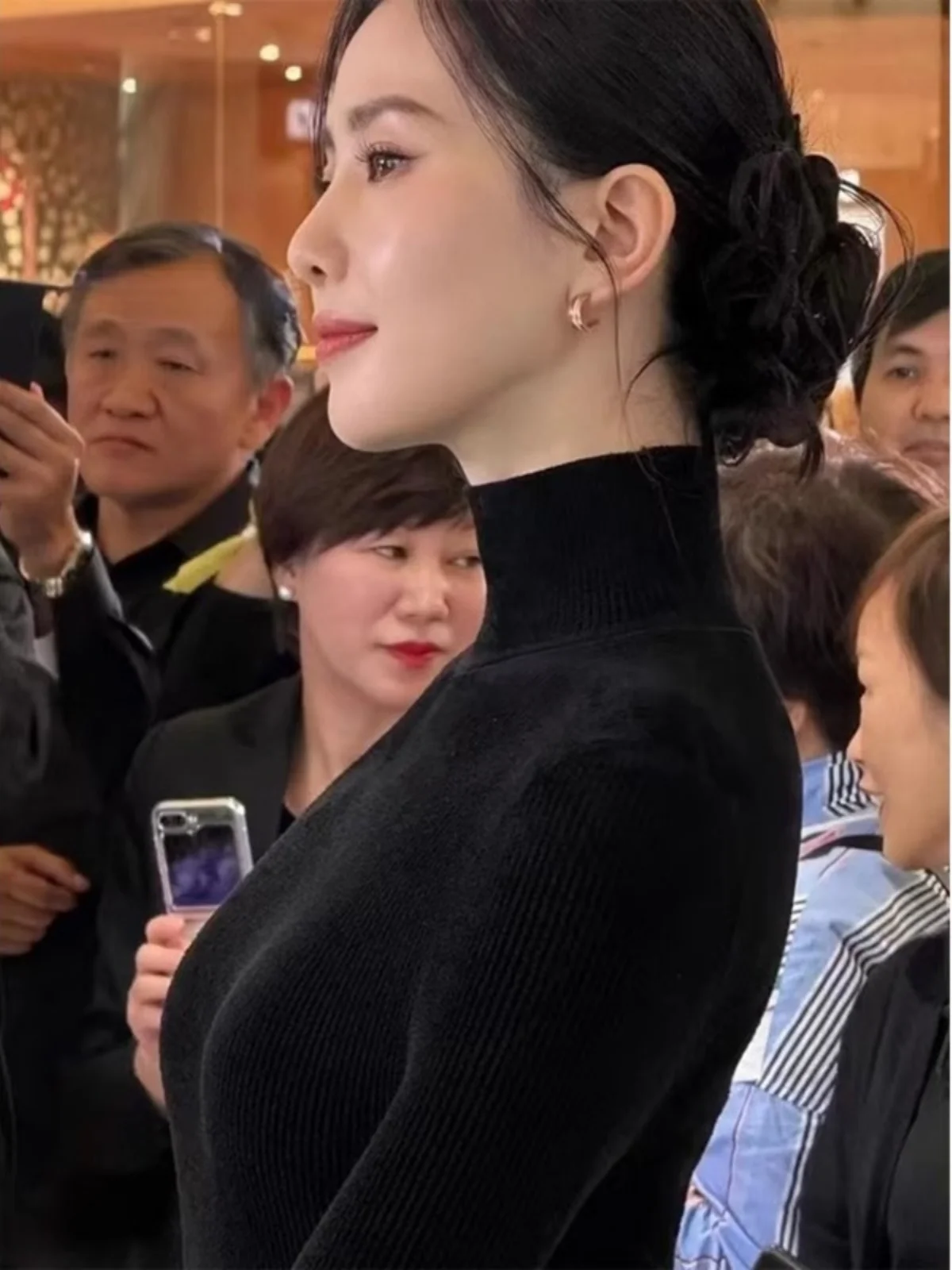 High-Neck Long-Sleeve Knitted Base Shirt Women's Slim Fit Inner Wear Autumn Winter Black Comfortable Korean Style Commute
High-Neck Long-Sleeve Knitted Base Shirt Women's Slim Fit Inner Wear Autumn Winter Black Comfortable Korean Style Commute