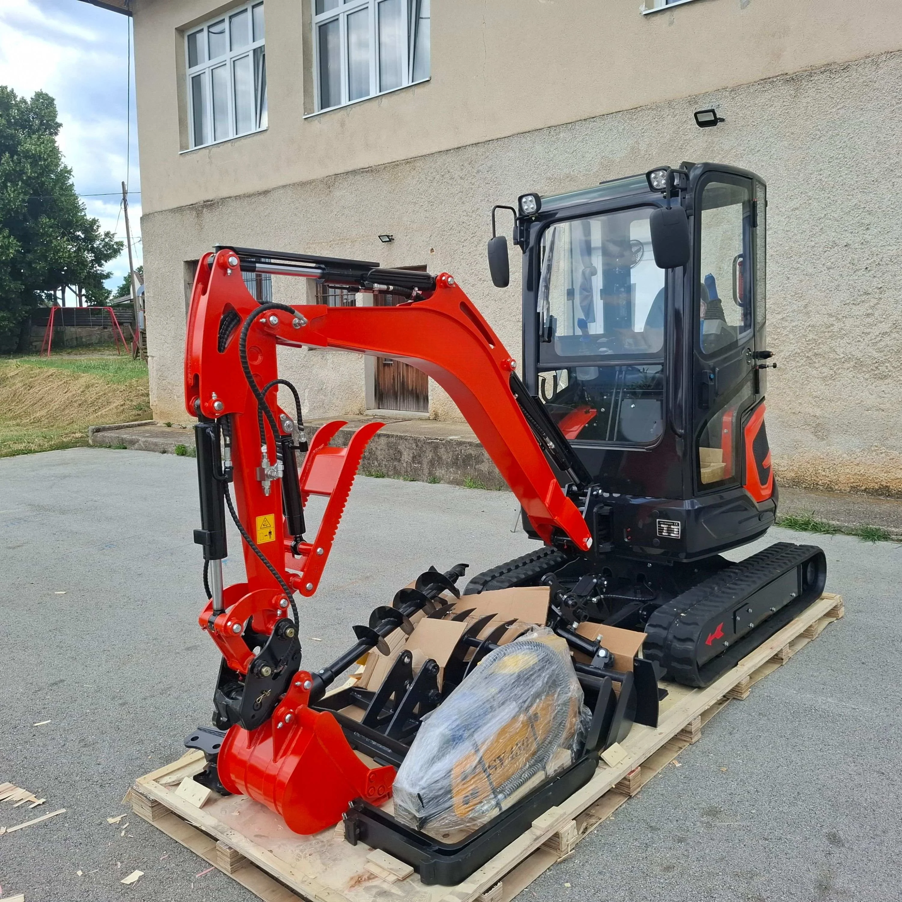 Compact Mini Excavator 1.8 Ton Hydraulic Crawler Digger EPA Engine CE Certified Diesel Power Rubber Track Pilot Control Factory
Compact Mini Excavator 1.8 Ton Hydraulic Crawler Digger EPA Engine CE Certified Diesel Power Rubber Track Pilot Control Factory