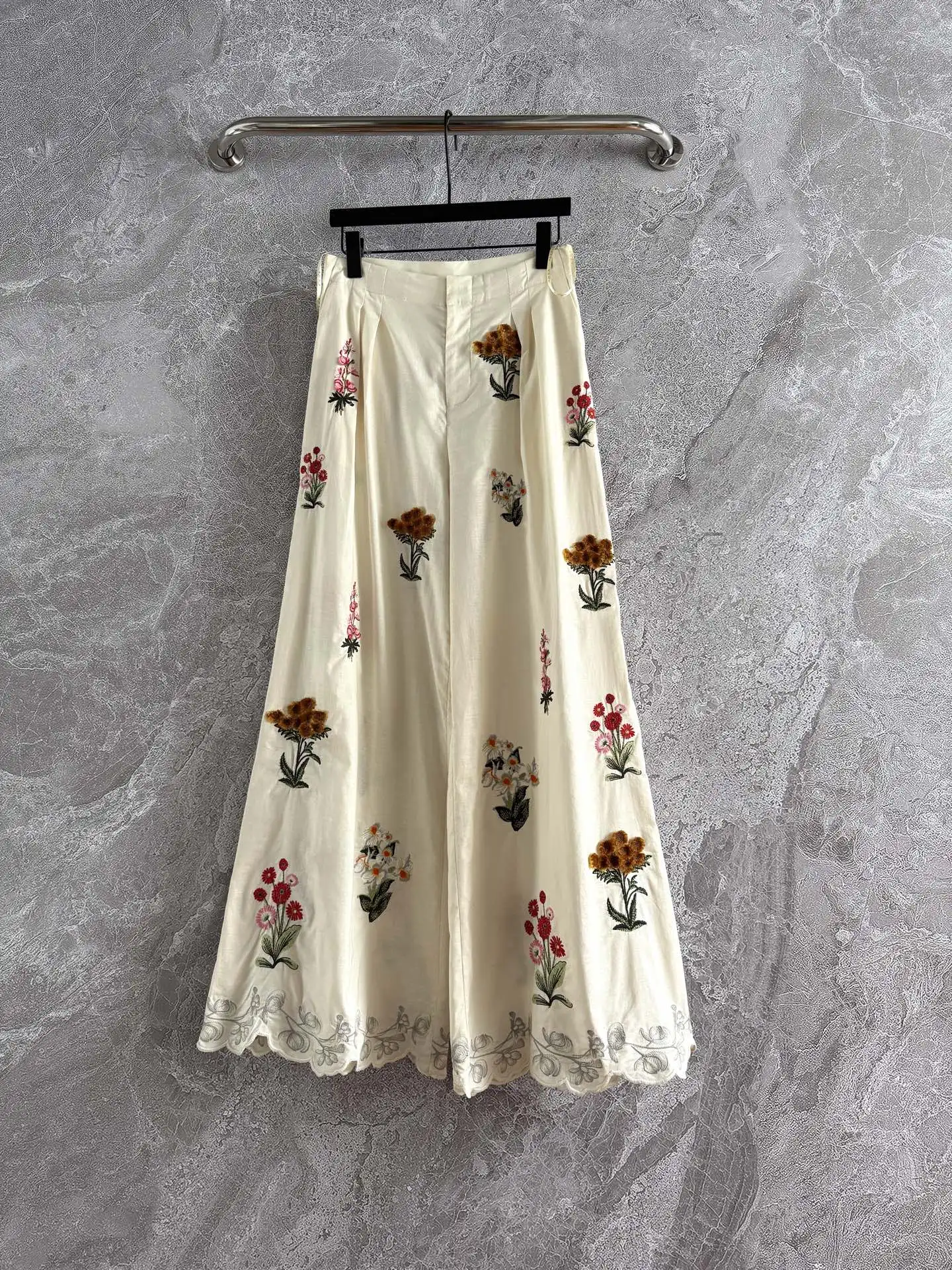 2025 New Women Linen Straight Long Pants Flower Embroidered High Waist Loose Female Wide Leg Trousers
2025 New Women Linen Straight Long Pants Flower Embroidered High Waist Loose Female Wide Leg Trousers