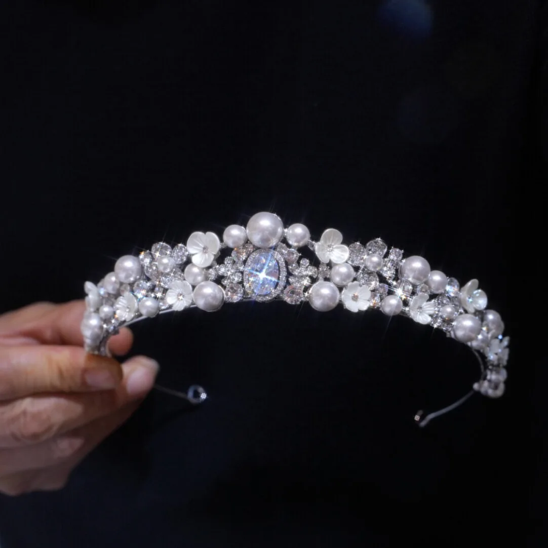 Модная свадебная повязка на голову с кристаллами циркона, вечерние листья, дизайн, свадебные диадемы, аксессуар для волос подружки невесты для невест
Модная свадебная повязка на голову с кристаллами циркона, вечерние листья, дизайн, свадебные диадемы, аксессуар для волос подружки невесты для невест