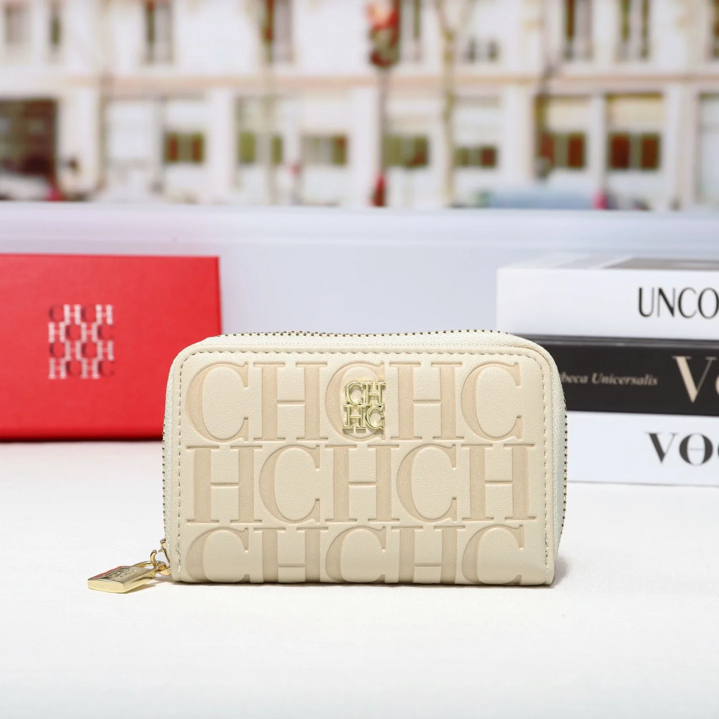 CHHC 2026 Новинка: Кожаный чехол для ключей и карт премиум-класса с молнией, многофункциональная маленькая сумка с большой вместимостью
CHHC 2026 Новинка: Кожаный чехол для ключей и карт премиум-класса с молнией, многофункциональная маленькая сумка с большой вместимостью