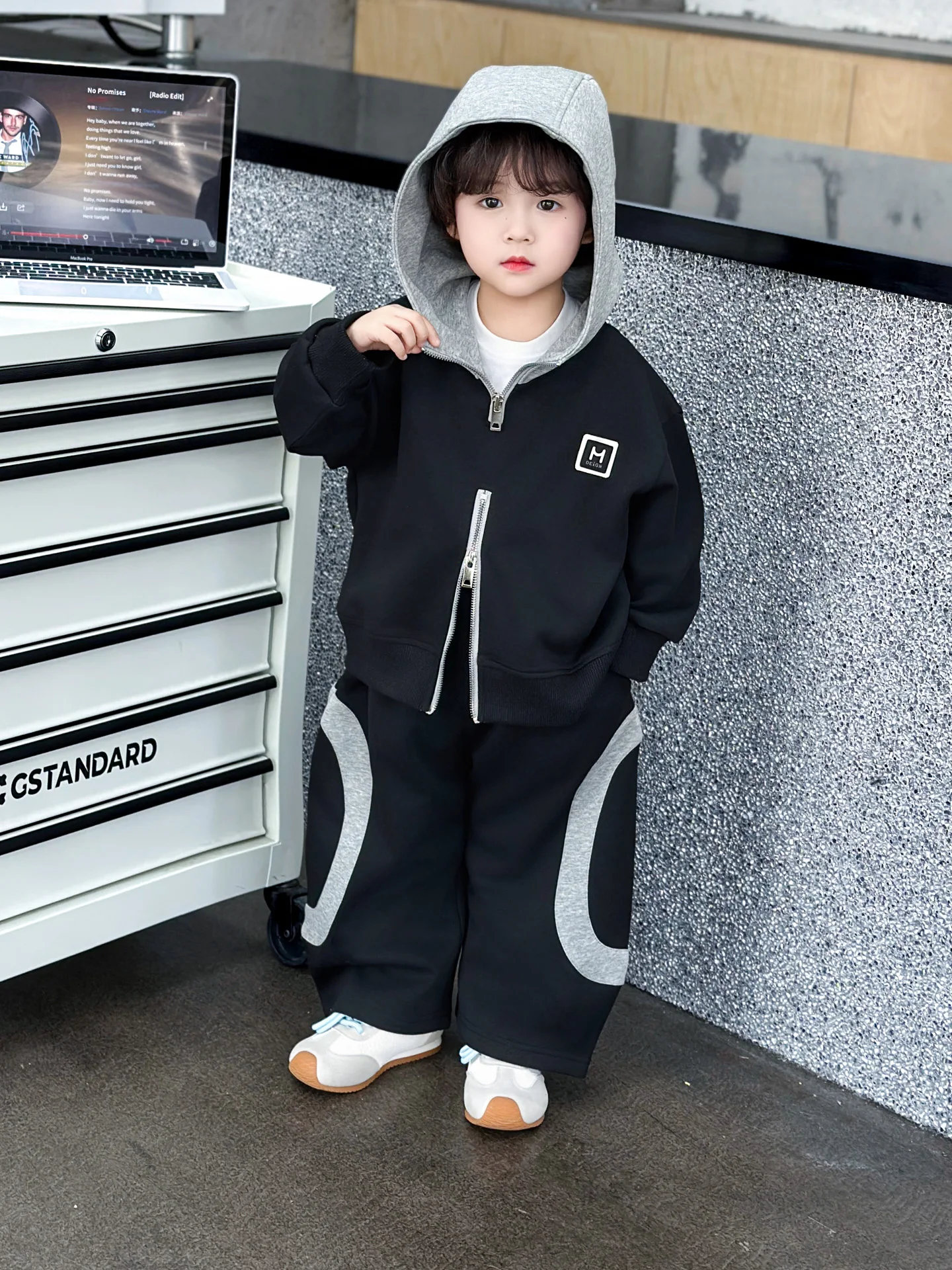 Спортивный комплект из двух предметов для мальчиков, весенне-осенний, в корейском стиле, детская весенняя одежда, толстовка с длинными рукавами и длинные брюки
Спортивный комплект из двух предметов для мальчиков, весенне-осенний, в корейском стиле, детская весенняя одежда, толстовка с длинными рукавами и длинные брюки