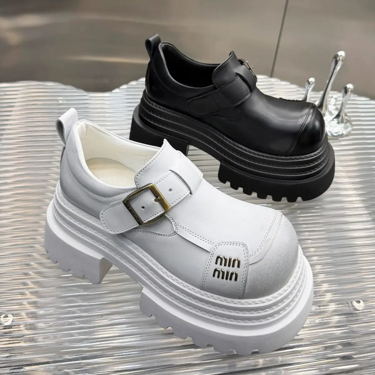 2025 New Spring Female Shoes Women Fashion Mary Janes Round Toe Chain Buckle Flats Platform Casual Loafers Metal Ladies Heels
2025 New Spring Female Shoes Women Fashion Mary Janes Round Toe Chain Buckle Flats Platform Casual Loafers Metal Ladies Heels