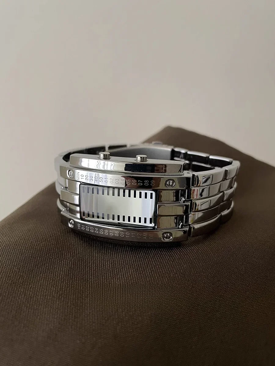 Light luxury trendy cool watch fashionable couple watch exquisite high-end niche design student ins style
Light luxury trendy cool watch fashionable couple watch exquisite high-end niche design student ins style