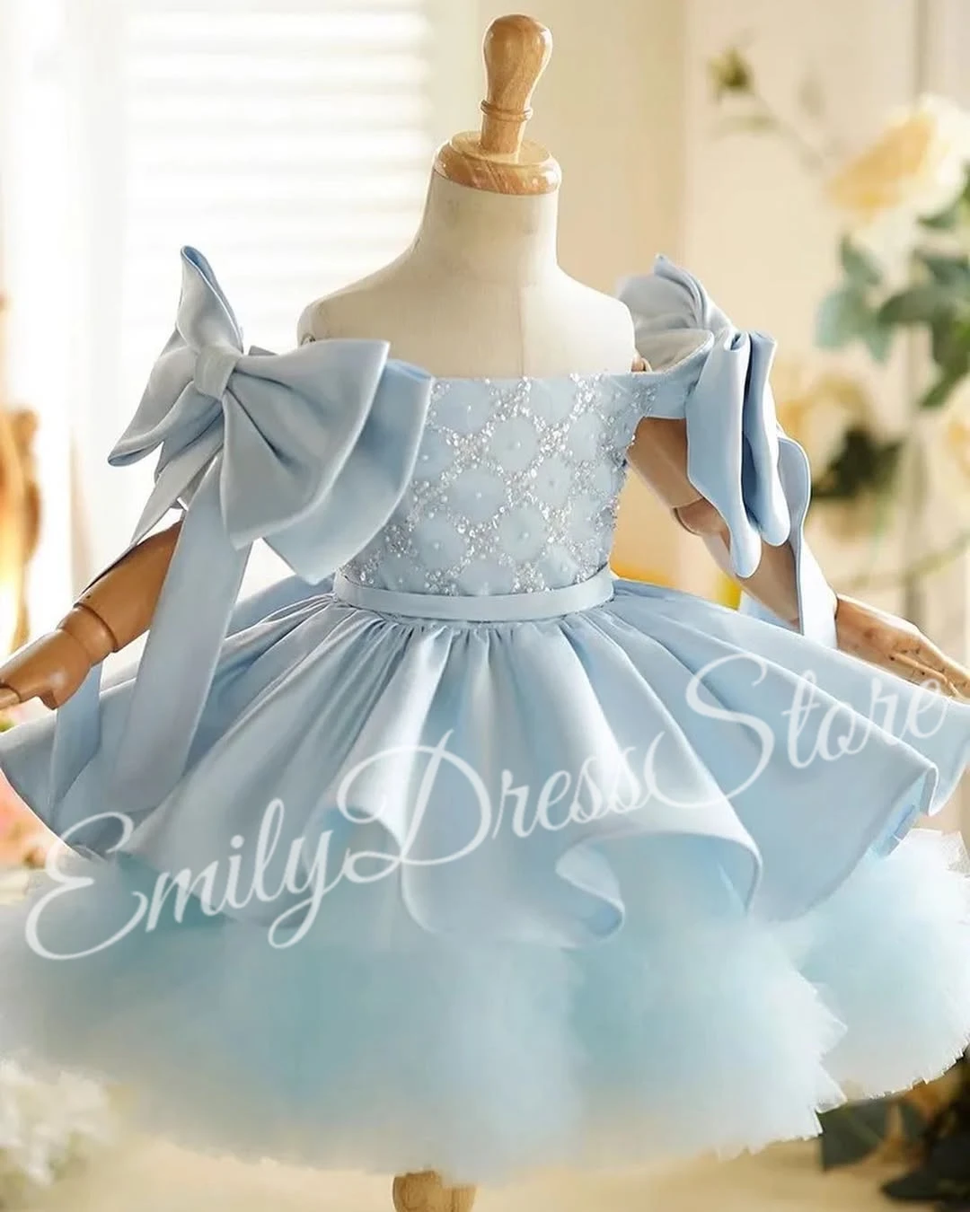 Customized Blue Flower Girl Dresses For Wedding Satin Sleeveless Sequins With Bow 2025 Kids Birthday Party Pageant Ball Gown
Customized Blue Flower Girl Dresses For Wedding Satin Sleeveless Sequins With Bow 2025 Kids Birthday Party Pageant Ball Gown
