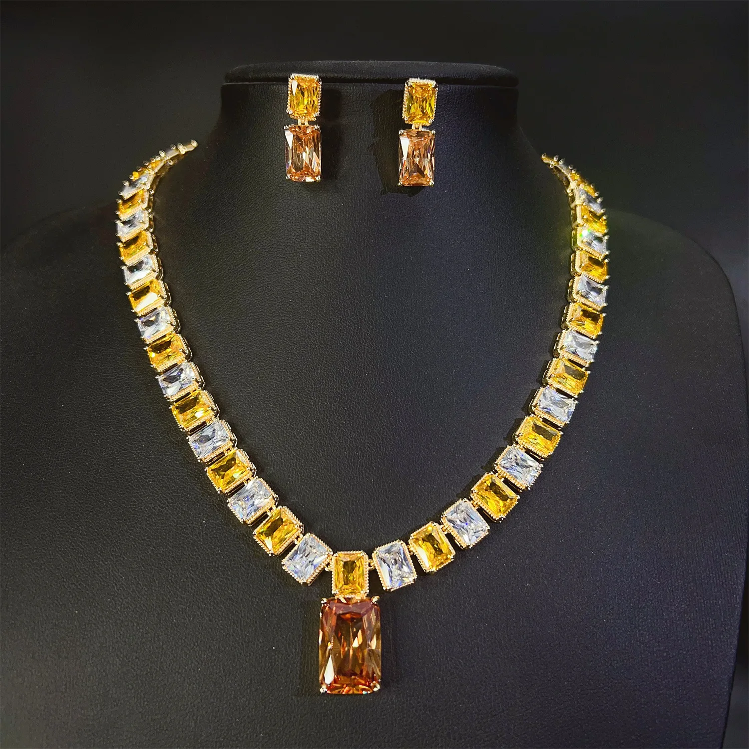 New Fashion Simple Square Zircon Necklace Earring Two Piece Set Woman Jewelry Sets Dress Banquet Accessories High-Quality
New Fashion Simple Square Zircon Necklace Earring Two Piece Set Woman Jewelry Sets Dress Banquet Accessories High-Quality