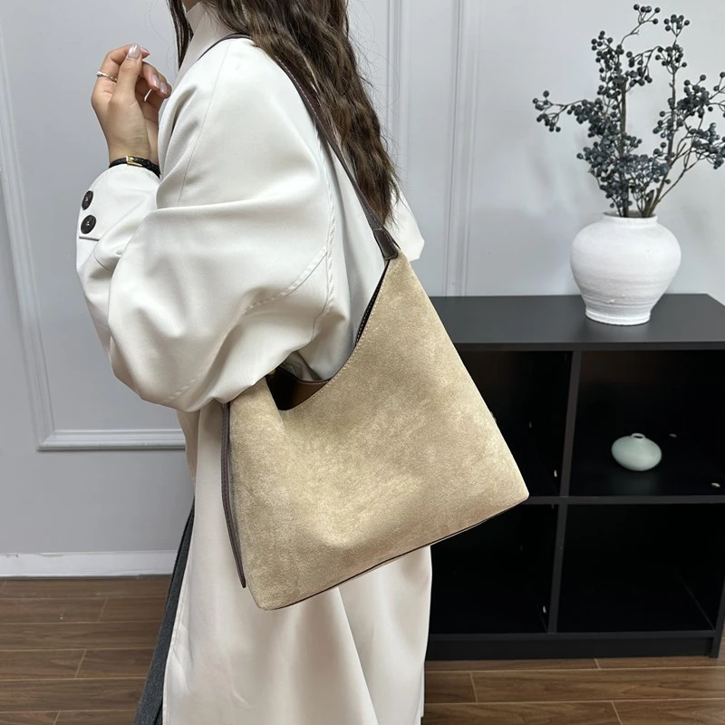 Women Elegant High End Fashion Leather Shoulder Bag Luxury Daily Tote Handbag Modern Crossbody
Women Elegant High End Fashion Leather Shoulder Bag Luxury Daily Tote Handbag Modern Crossbody