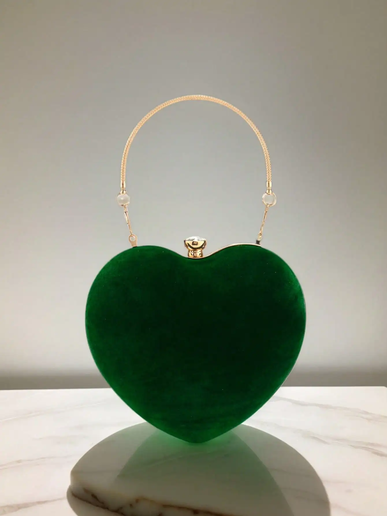 Emerald Green Velvet Heart Clutch with Gold Frame and Chain Handle
Emerald Green Velvet Heart Clutch with Gold Frame and Chain Handle
