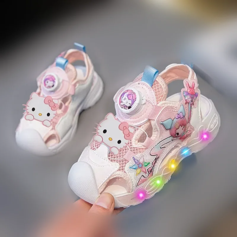 Sanrio hello kitty, детские кроссовки, сандалии, новые летние удобные модные повседневные туфли kuromi для девочек, пляжная обувь Baotou с героями мультфильмов
Sanrio hello kitty, детские кроссовки, сандалии, новые летние удобные модные повседневные туфли kuromi для девочек, пляжная обувь Baotou с героями мультфильмов