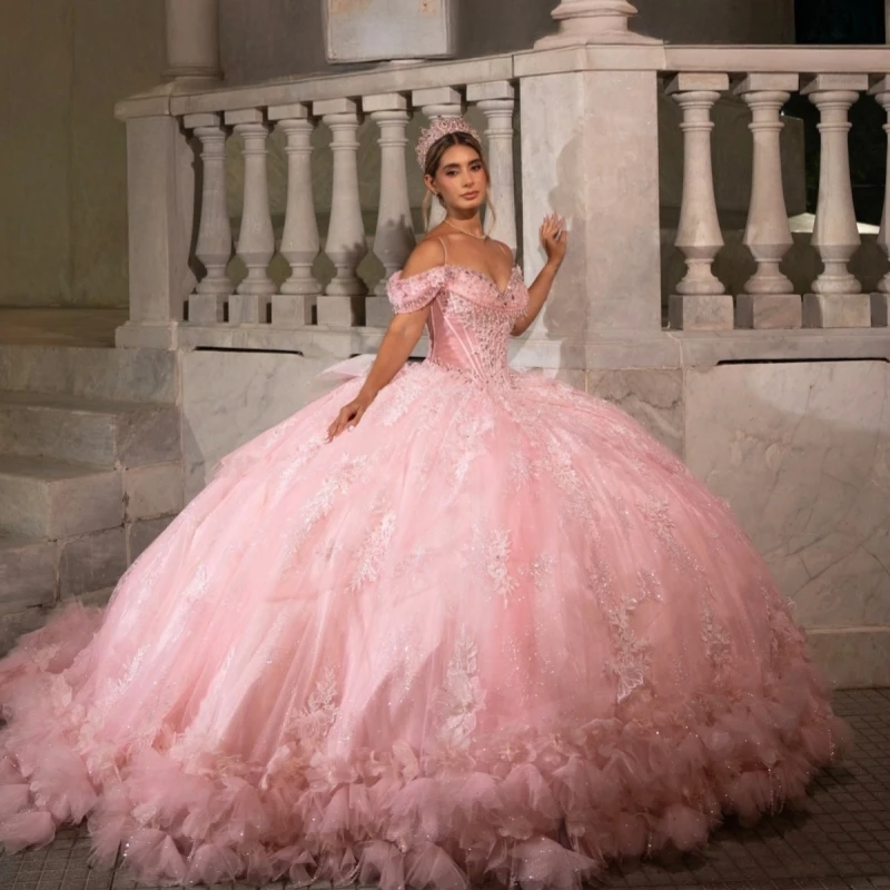 Light Pink Shiny Ball Gown Quinceanera Dresses Applique Lace Beading Crystal Tiered Tull Corset Off The Shoulder Sweet 16 Dres
Light Pink Shiny Ball Gown Quinceanera Dresses Applique Lace Beading Crystal Tiered Tull Corset Off The Shoulder Sweet 16 Dres