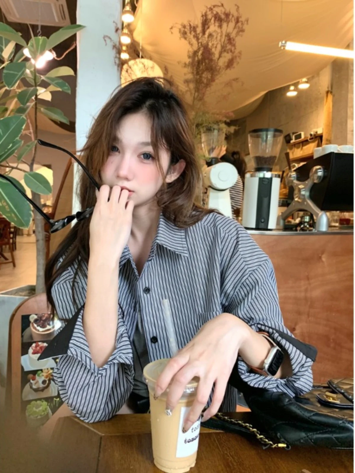 Loose Long Sve Striped irt Vintage Design Autumn Spring Women's Faion Casual Cotton Collar Button up Outerwear
Loose Long Sve Striped irt Vintage Design Autumn Spring Women's Faion Casual Cotton Collar Button up Outerwear