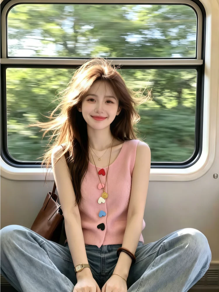 Pink Heart Buttonless Knitted Vest Women's Summer New Sweet Style Shoulder Top Self-Keeping Model Straight Tube Type
Pink Heart Buttonless Knitted Vest Women's Summer New Sweet Style Shoulder Top Self-Keeping Model Straight Tube Type