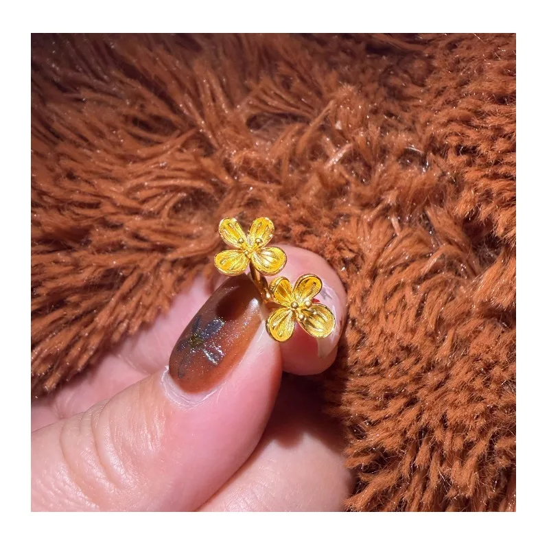 New Chinese Retro Gold Osmanthus Stud Earrings Female Personality Flower Earrings Daily Commuting Internet Celebrity Same Earrin
New Chinese Retro Gold Osmanthus Stud Earrings Female Personality Flower Earrings Daily Commuting Internet Celebrity Same Earrin