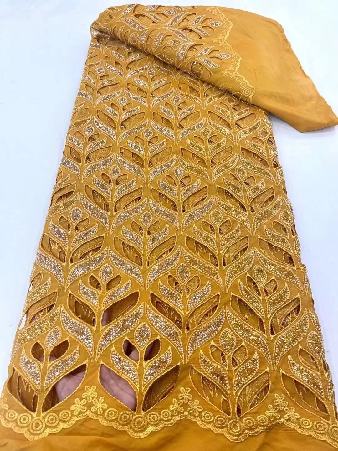 Swiss Voile Lace With Sequins Beads Lace 2024 High Quality African Cotton Lace Fabric Nigerian Fabric For Women Gathering Dress
Swiss Voile Lace With Sequins Beads Lace 2024 High Quality African Cotton Lace Fabric Nigerian Fabric For Women Gathering Dress