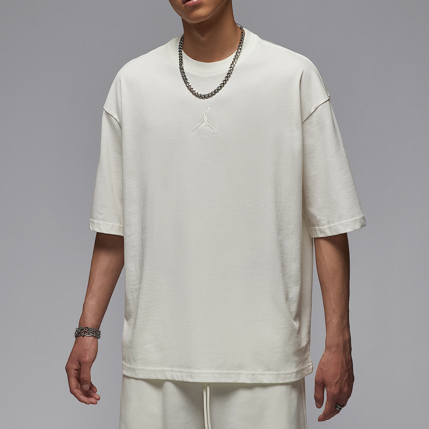 Оригинальная мужская дышащая спортивная футболка Nike JORDAN Simple Knit с круглым вырезом IB7346-133
Оригинальная мужская дышащая спортивная футболка Nike JORDAN Simple Knit с круглым вырезом IB7346-133