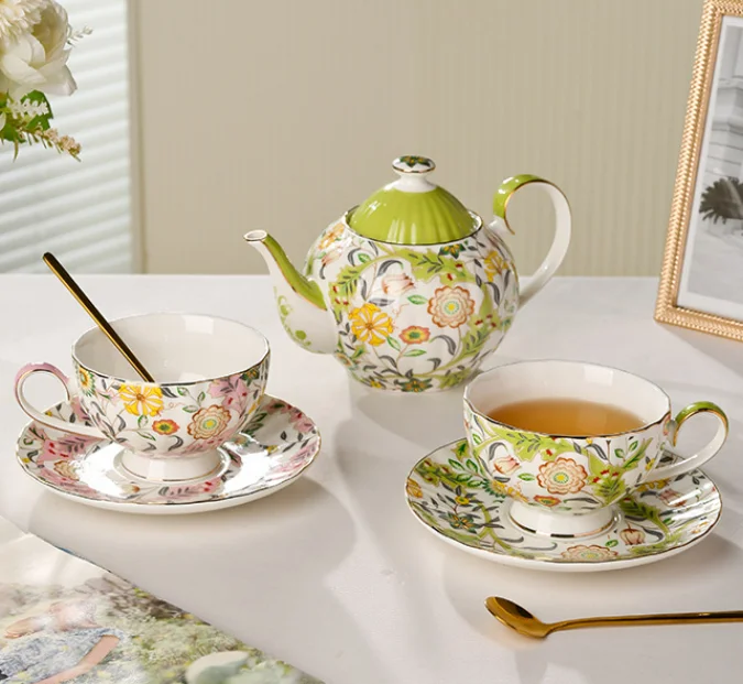 High-end and exquisite coffee cup tea cup and kettle set for afternoon tea
High-end and exquisite coffee cup tea cup and kettle set for afternoon tea