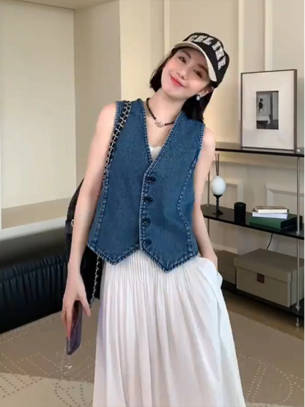 Джинсовая куртка в стиле ретро V-Ne, женская летняя новинка, тонкий утягивающий жилет, топ, повседневная модная верхняя одежда
Джинсовая куртка в стиле ретро V-Ne, женская летняя новинка, тонкий утягивающий жилет, топ, повседневная модная верхняя одежда