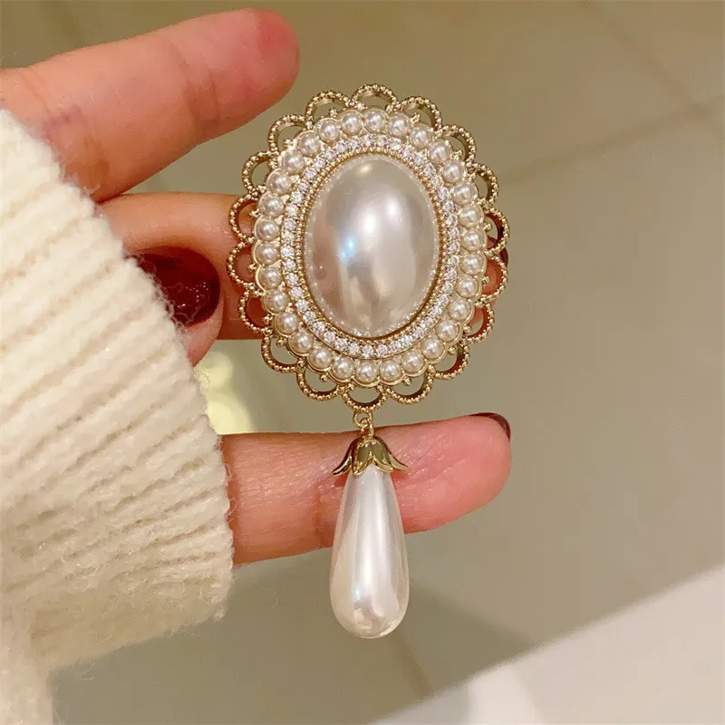 CC Vintage Brooch Imitation Pearl Scarf Clasp French Style Coat Pins Elegant Jewelry Lace Corsage All-match Buckle Gifts Corsage
CC Vintage Brooch Imitation Pearl Scarf Clasp French Style Coat Pins Elegant Jewelry Lace Corsage All-match Buckle Gifts Corsage
