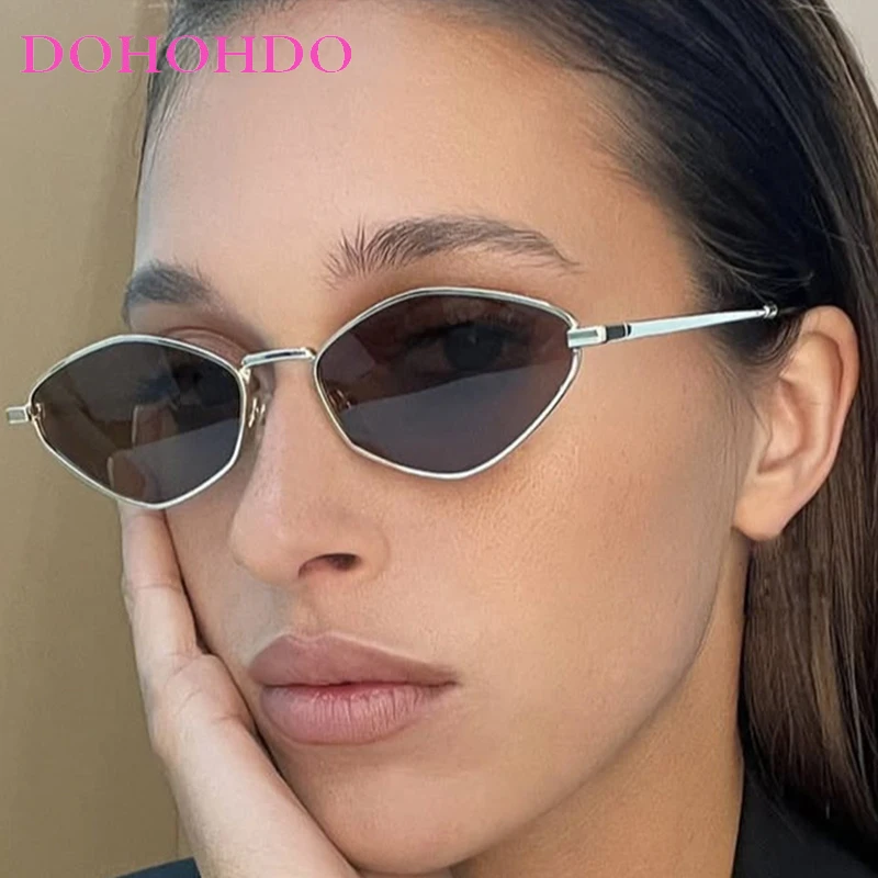 Trendy Vintage Small Metal Frame Polygonal Sunglasses New Fashion Luxury Y2K Punk Sunglasses Driving Shades Travel Eyewear UV400
Trendy Vintage Small Metal Frame Polygonal Sunglasses New Fashion Luxury Y2K Punk Sunglasses Driving Shades Travel Eyewear UV400