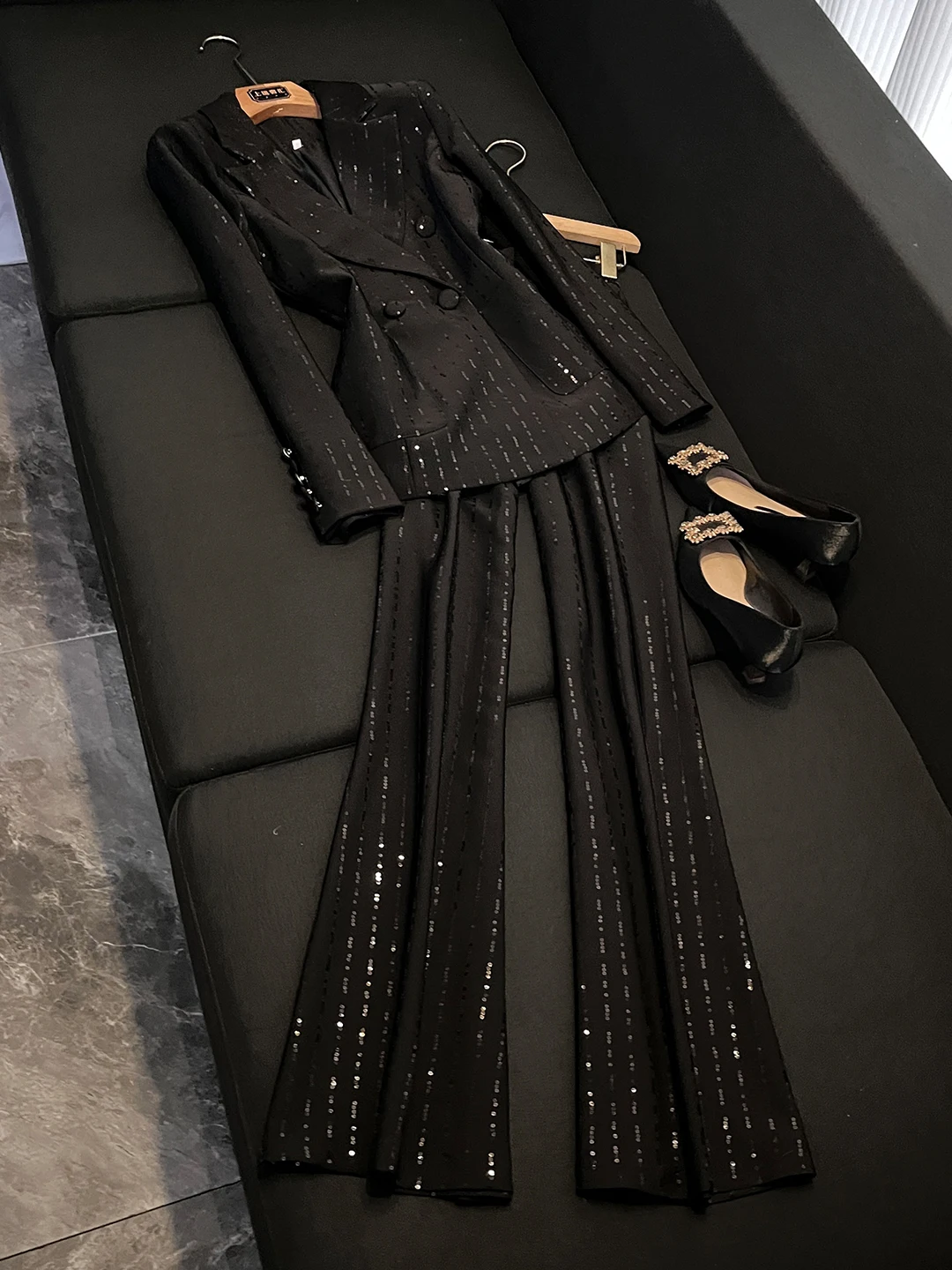 Black Sequin Suit Two-Piece Set Celebrity Fashion Early Summer 2026 AZ191 Women's Polyester Work Uniforms Student School Outfits
Black Sequin Suit Two-Piece Set Celebrity Fashion Early Summer 2026 AZ191 Women's Polyester Work Uniforms Student School Outfits