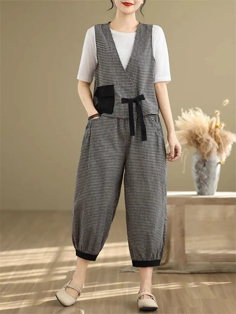 Женский комплект из двух предметов в клетку в стиле ретро: жилет без рукавов из хлопка и укороченные шаровары — летний повседневный наряд свободного покроя G764 
Женский комплект из двух предметов в клетку в стиле ретро: жилет без рукавов из хлопка и укороченные шаровары — летний повседневный наряд свободного покроя G764