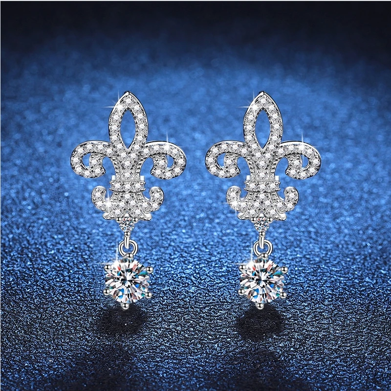 S925 pure silver earrings, moissanite earrings, crown queen iris flower high-end feeling, 1 carat D-color moissanite diamond ear
S925 pure silver earrings, moissanite earrings, crown queen iris flower high-end feeling, 1 carat D-color moissanite diamond ear