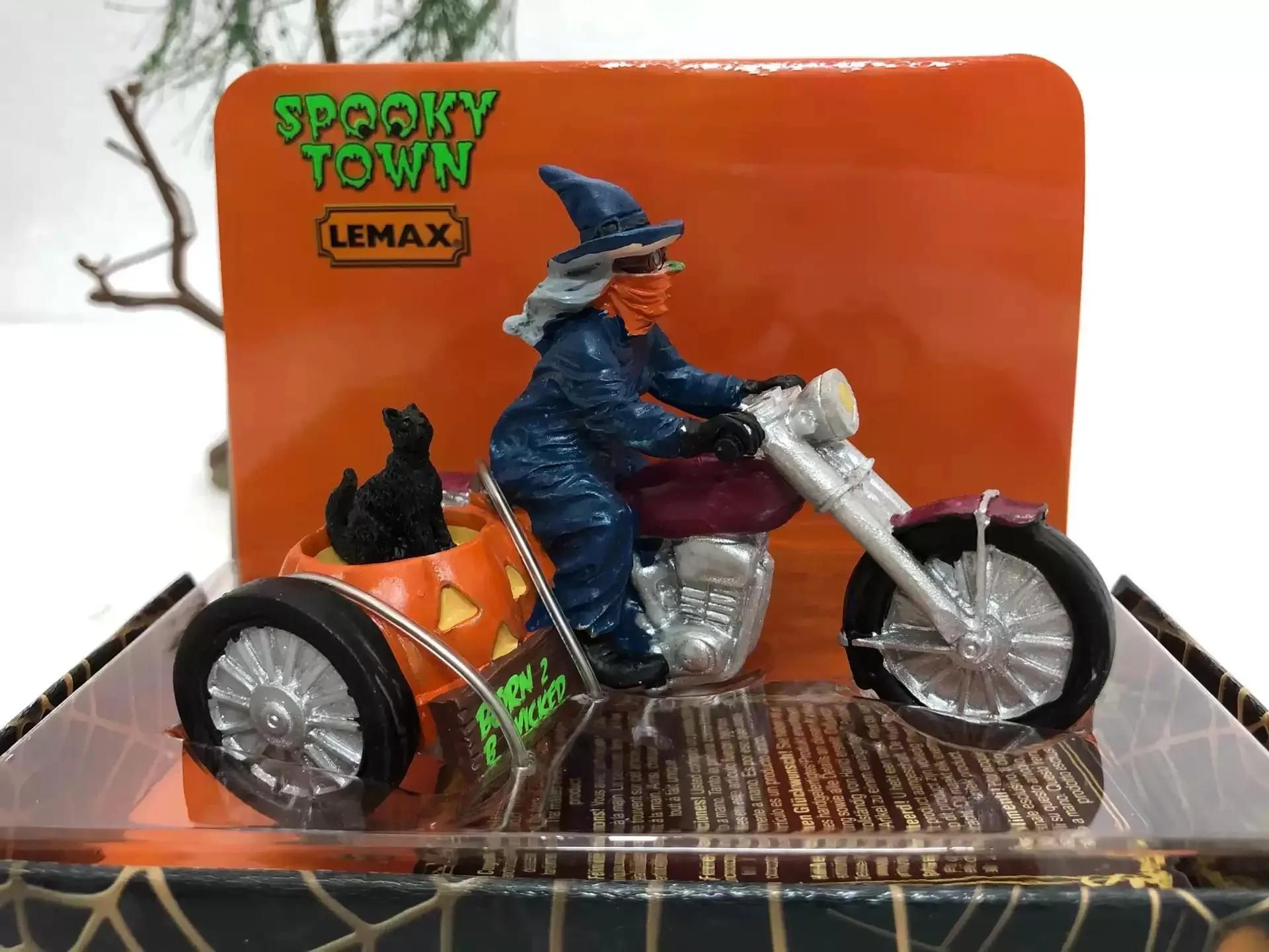 Party Decor Resin Crafts Halloween Scene Sand Table Ornament A Masked Witch On a Motorcycle Figurines Window Scenery Decoration
Party Decor Resin Crafts Halloween Scene Sand Table Ornament A Masked Witch On a Motorcycle Figurines Window Scenery Decoration