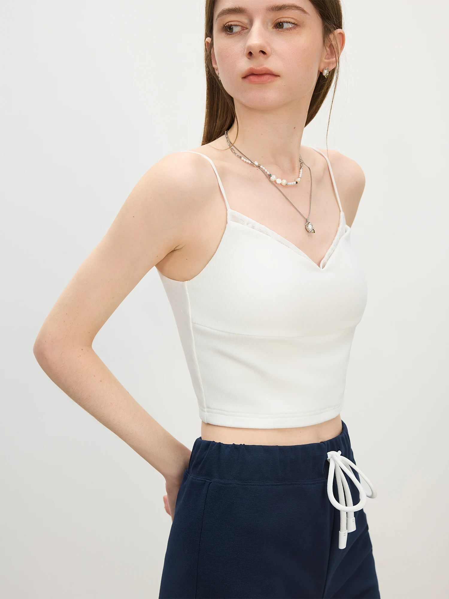 FSLE MInimalism Slim Fit Lace Splicing Camisole For Women 2025 Summer New Arrival Strappy Sleeveless Casual Tops 25FS12483
FSLE MInimalism Slim Fit Lace Splicing Camisole For Women 2025 Summer New Arrival Strappy Sleeveless Casual Tops 25FS12483