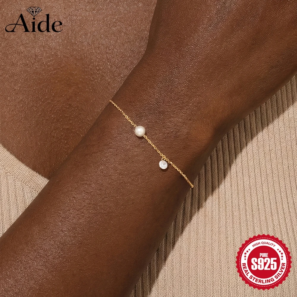 Браслет AIDE из стерлингового серебра 925 пробы с блестящим жемчужным кулоном в форме капли для женщин, классический вариант для повседневной носки, подарок на День святого Валентина
Браслет AIDE из стерлингового серебра 925 пробы с блестящим жемчужным кулоном в форме капли для женщин, классический вариант для повседневной носки, подарок на День святого Валентина