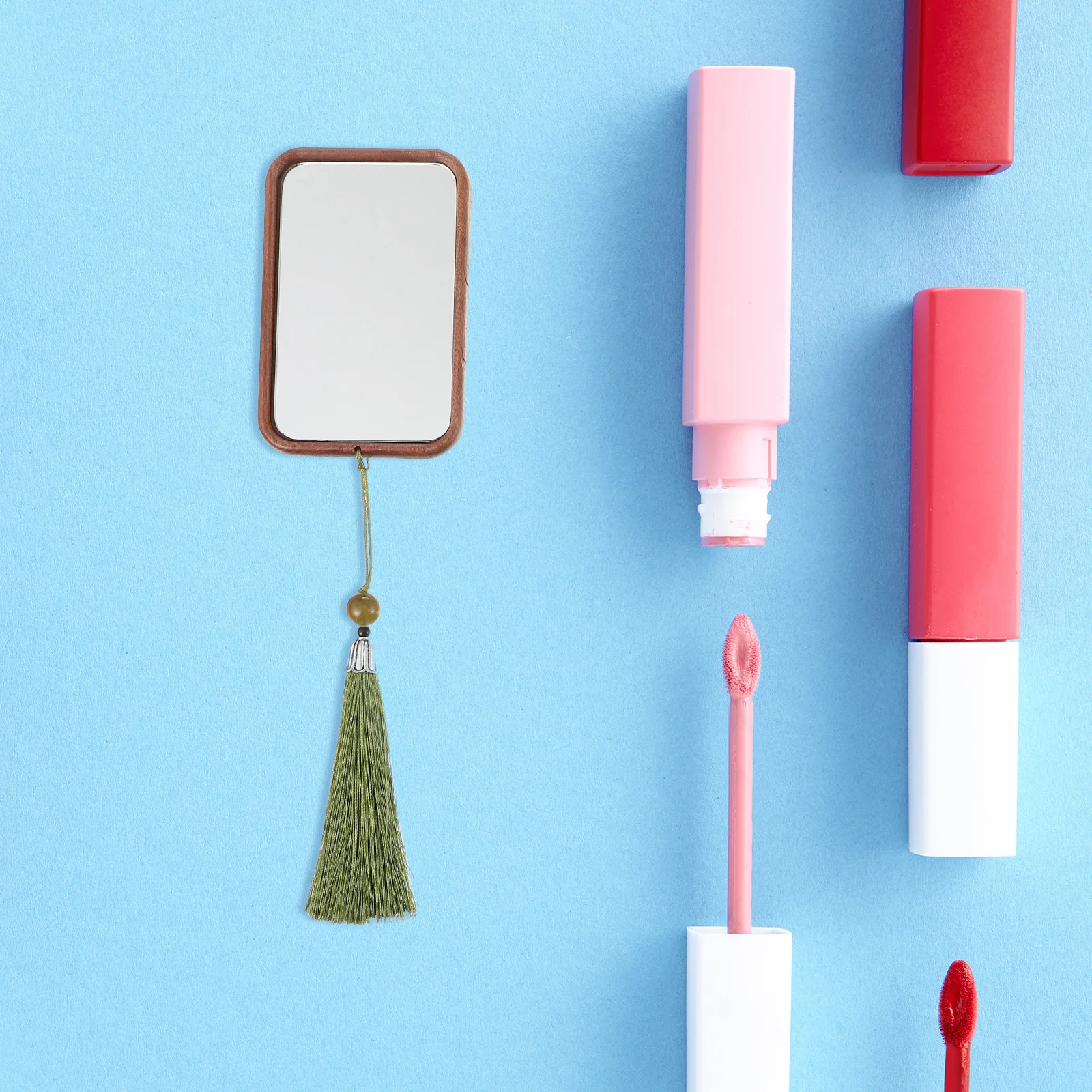 Wooden Carving Mirror Large Size Tassel Pendant Travel Women Fashion Durable Portable Makeup Tool Cosmetics Accessories
Wooden Carving Mirror Large Size Tassel Pendant Travel Women Fashion Durable Portable Makeup Tool Cosmetics Accessories
