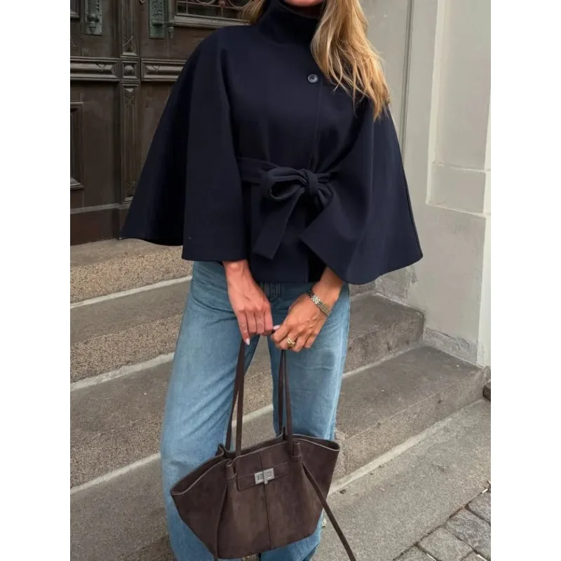 Элегантное укороченное пальто из шерстяной смеси с поясом для женщин, шикарная куртка с воротником-стойкой, на пуговицах, с рукавом три четверти, верхняя одежда
Элегантное укороченное пальто из шерстяной смеси с поясом для женщин, шикарная куртка с воротником-стойкой, на пуговицах, с рукавом три четверти, верхняя одежда