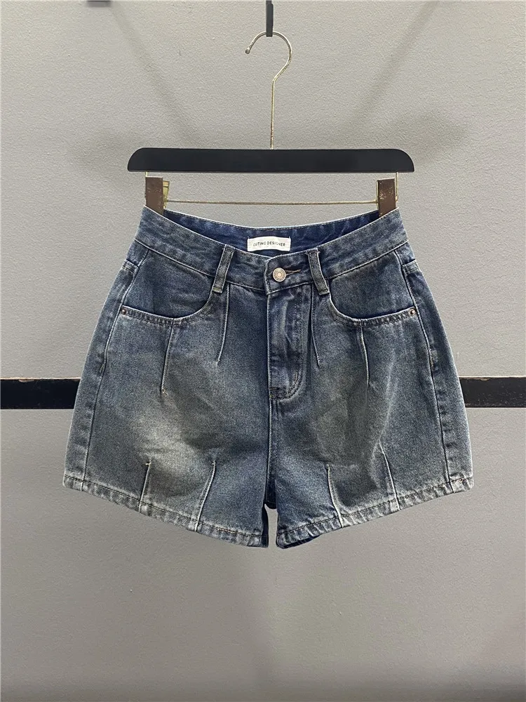 Retro Pleated Design Jeans Shorts High Waist Slimming Casual Straight Leg Hot Pants Versatile Wide Leg Pocket Detail Denim
Retro Pleated Design Jeans Shorts High Waist Slimming Casual Straight Leg Hot Pants Versatile Wide Leg Pocket Detail Denim