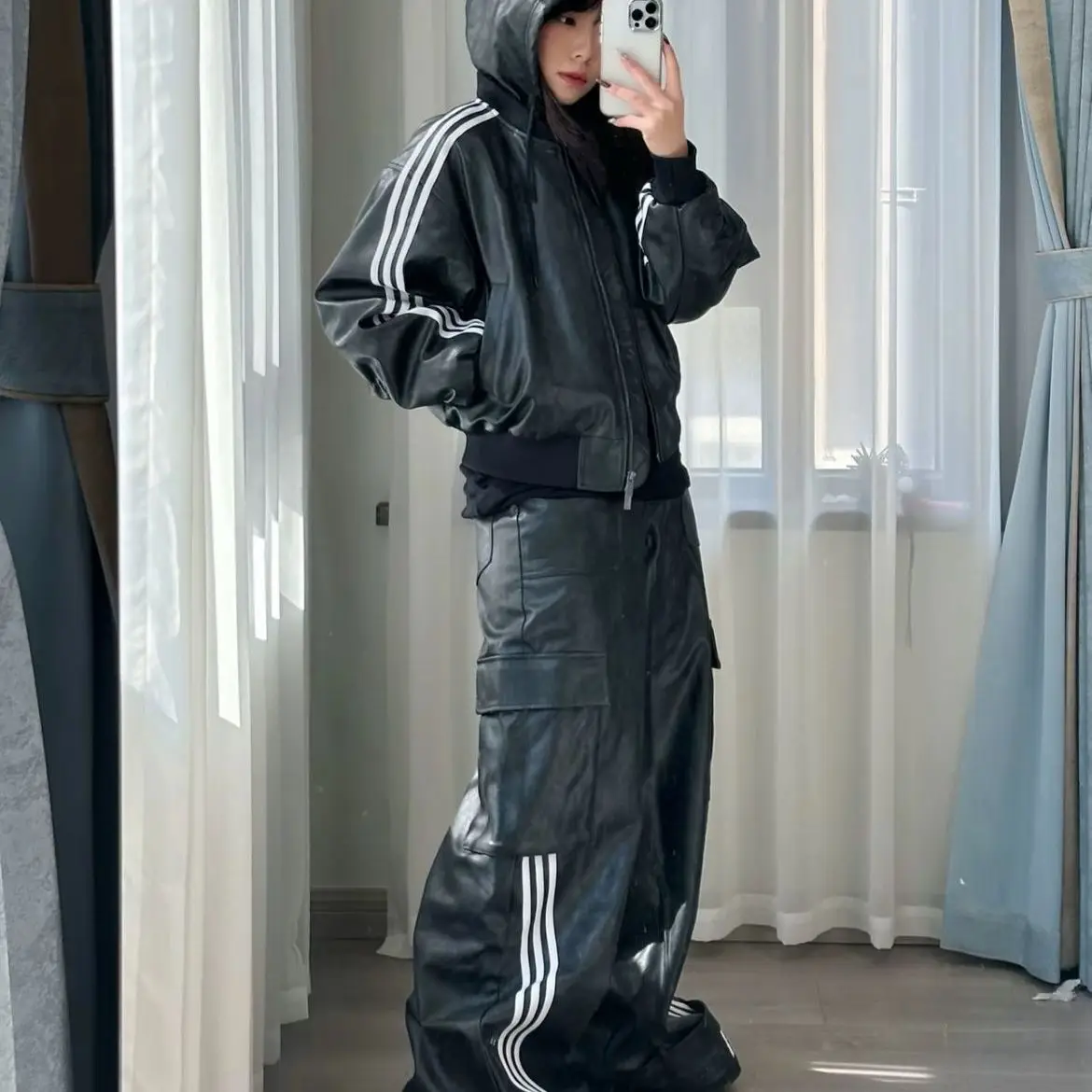 Classic Tee-Bar PU Leather Surface Women's Spor Casual Cotton Jaet Coat Trendy American Sle Stand Fit Zipper Closure
Classic Tee-Bar PU Leather Surface Women's Spor Casual Cotton Jaet Coat Trendy American Sle Stand Fit Zipper Closure