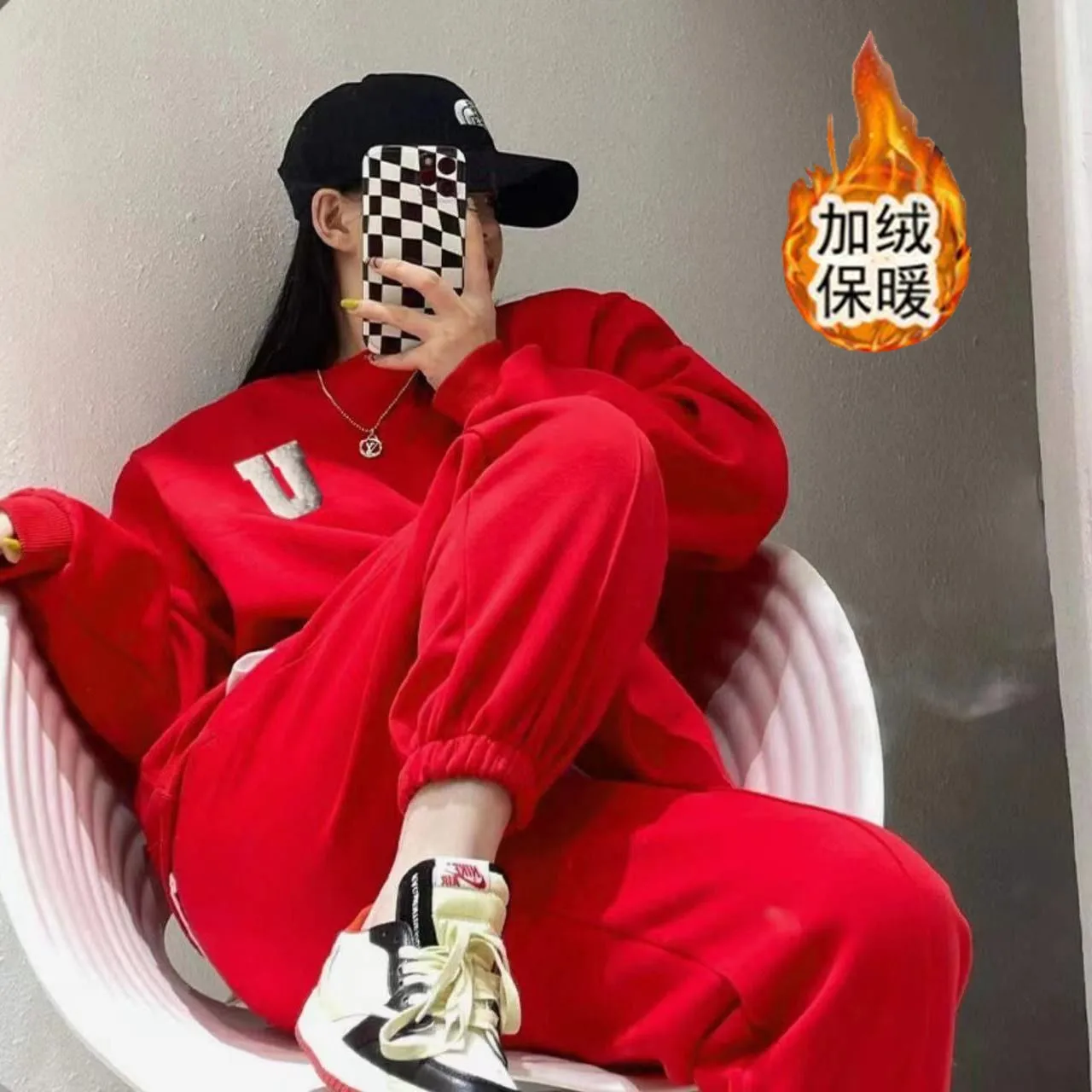 Fleece-Lined Thickened Casual Fashion Sports Women, New Loose Sweatshirt Long Pants Two-Piece Set For Autumn And Winter
Fleece-Lined Thickened Casual Fashion Sports Women, New Loose Sweatshirt Long Pants Two-Piece Set For Autumn And Winter