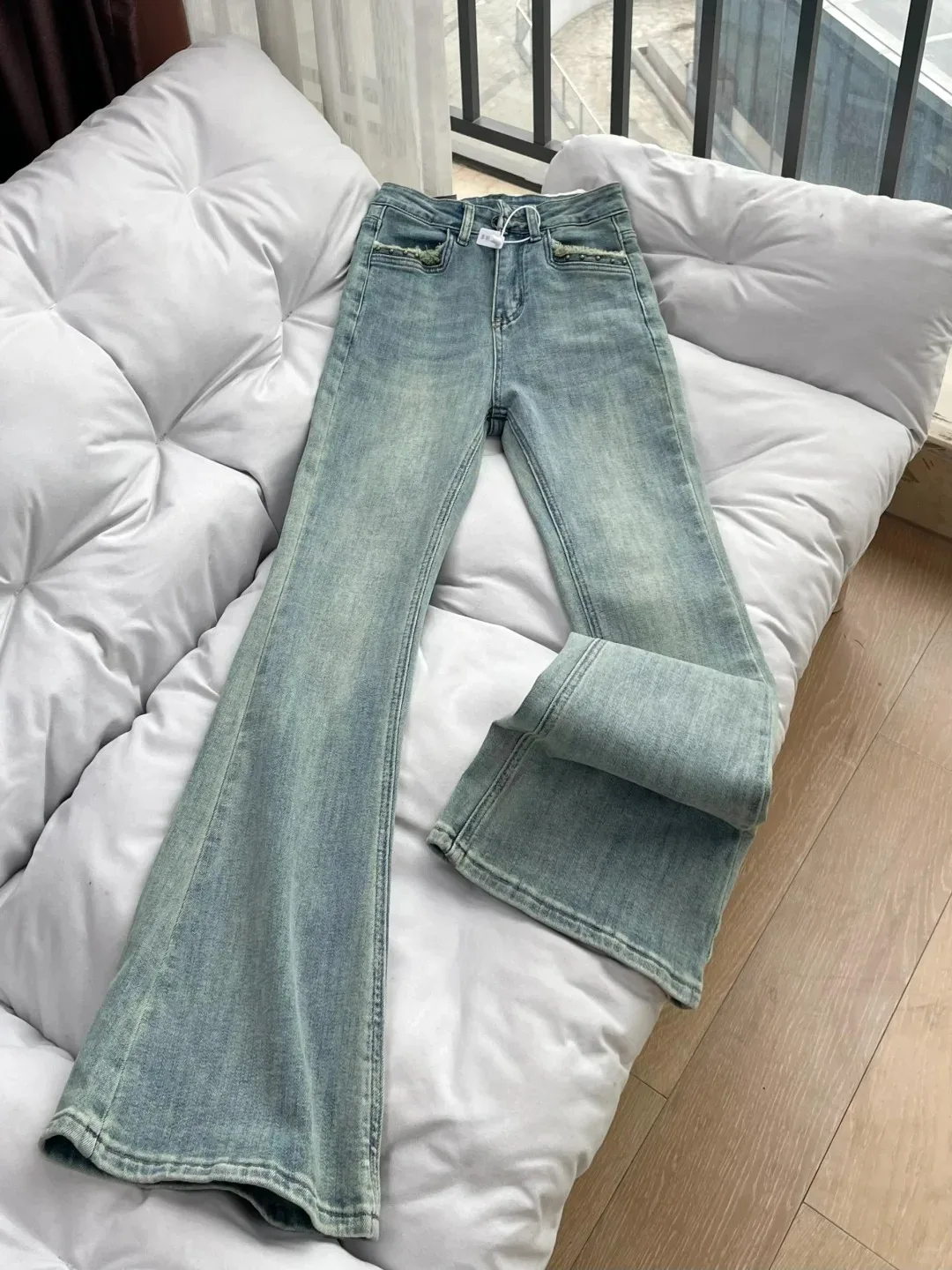 High Waist Slimming High Neck Denim Jeans Fashionable Versatile Spring Autumn Style Bootcut Pants Casual Washed Denim
High Waist Slimming High Neck Denim Jeans Fashionable Versatile Spring Autumn Style Bootcut Pants Casual Washed Denim