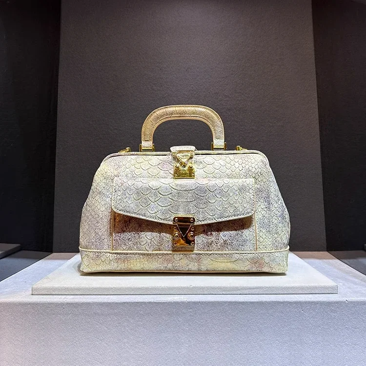 Luxury Designer Brand New High Quality Cowhide Vintage Fish Scale Handbag Women's Single Shoulder Crossbody Bag Free Shipping
Luxury Designer Brand New High Quality Cowhide Vintage Fish Scale Handbag Women's Single Shoulder Crossbody Bag Free Shipping