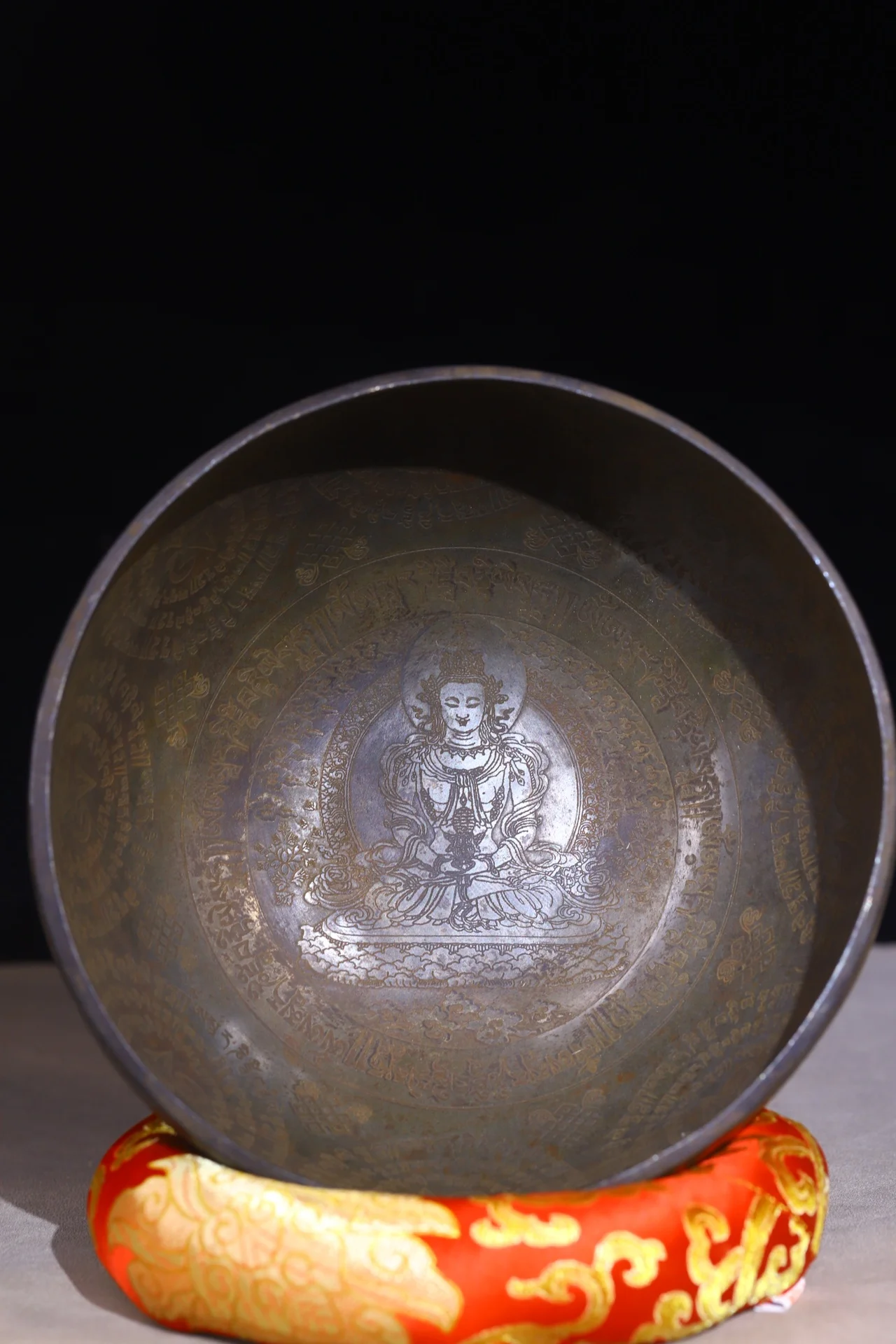 7"Tibetan Temple Collection Old Bronze Cinnabar Amitayus Buddha Music Bowl Prayer Wheel Bowl Amulet Worship Hall Town house
7"Tibetan Temple Collection Old Bronze Cinnabar Amitayus Buddha Music Bowl Prayer Wheel Bowl Amulet Worship Hall Town house