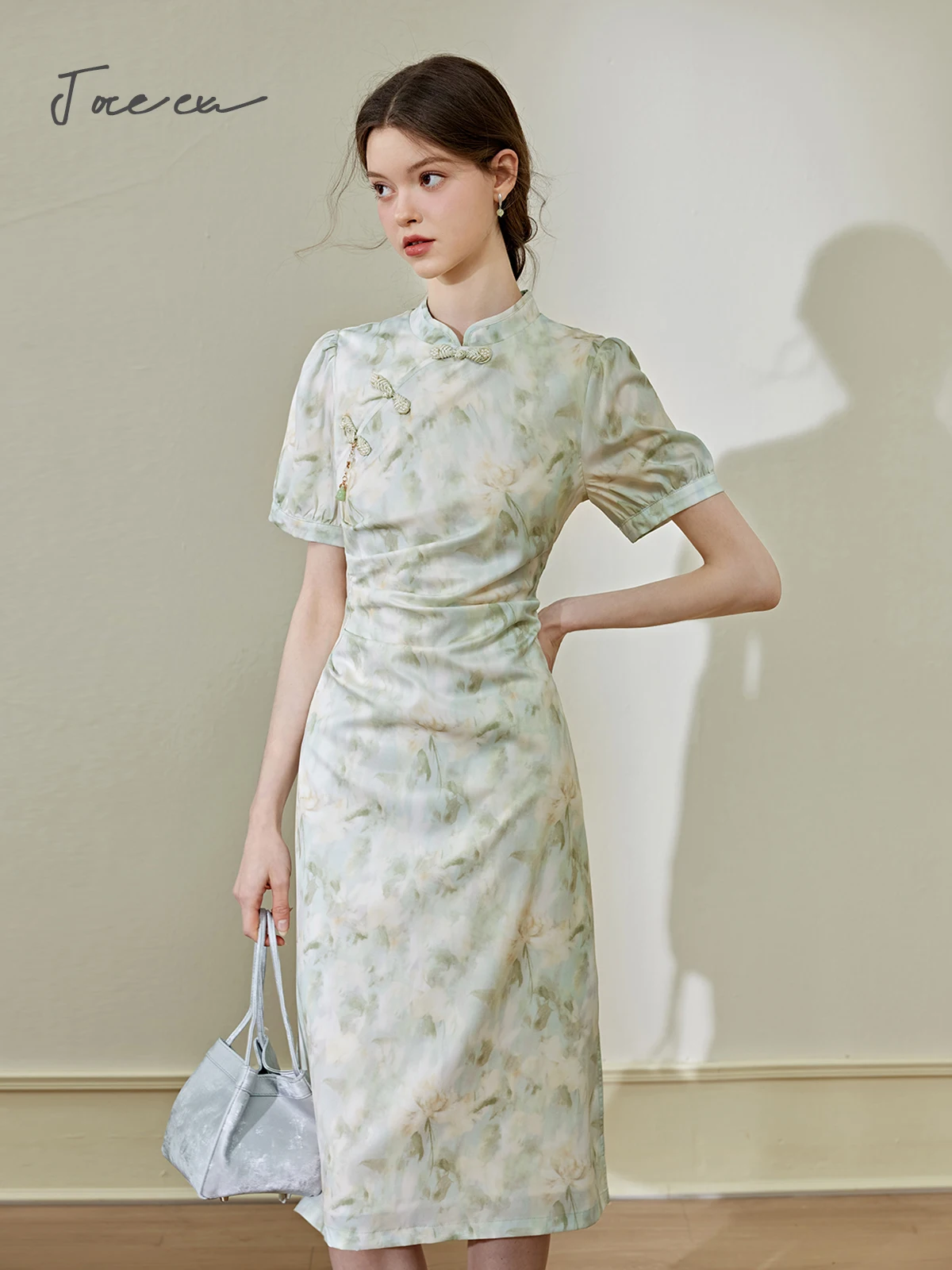 JOREEU New Chinese Style Floral Dress for Women 2024 Elegant Light Green Side Split Summer Short Sleeve Midi Dresses T01709
JOREEU New Chinese Style Floral Dress for Women 2024 Elegant Light Green Side Split Summer Short Sleeve Midi Dresses T01709