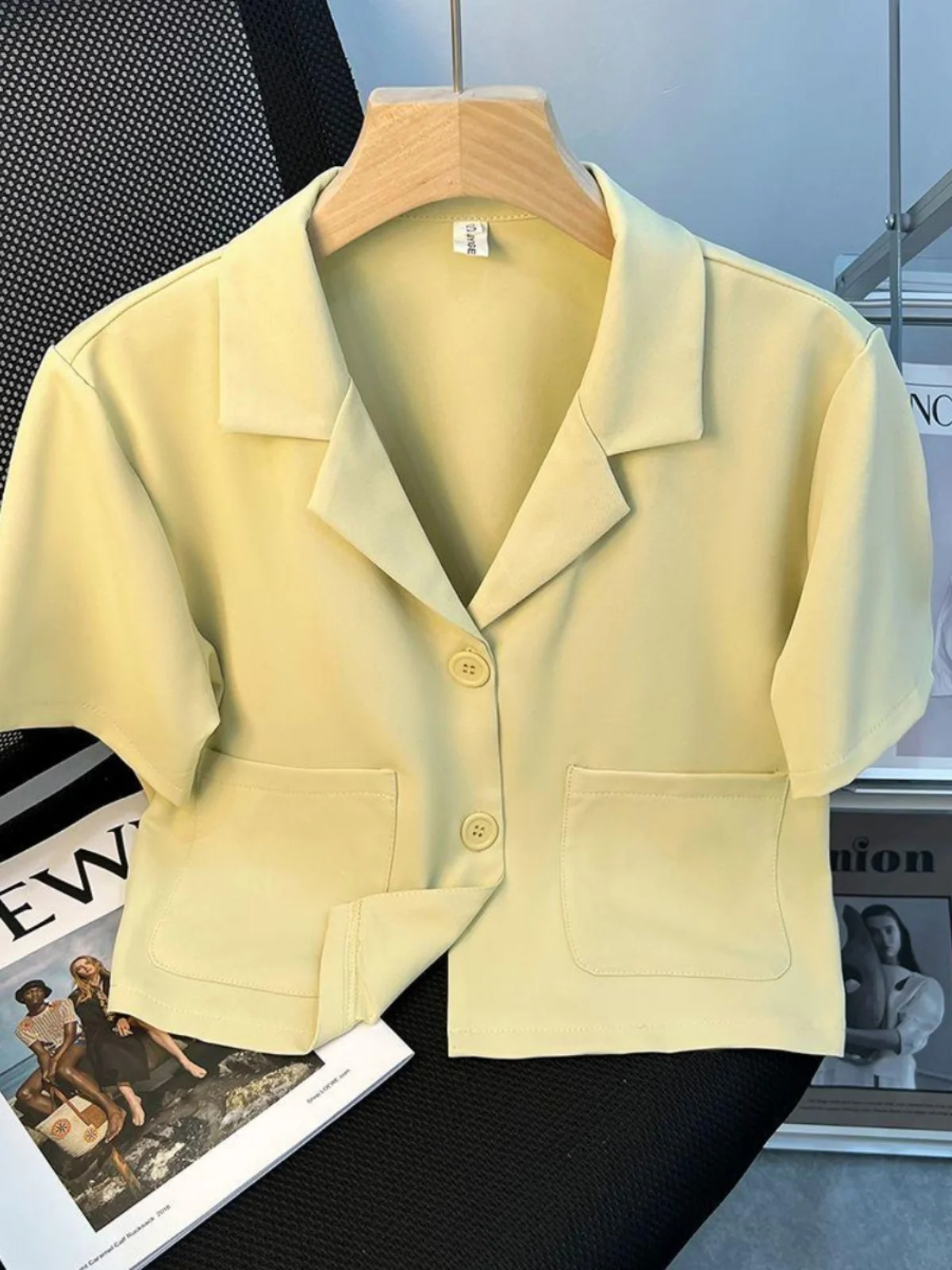 Women's Short Sleeve Chiffon Shirt Summer 2025 New Style Suit Jacket Outer Cardigan Unique Short Top Loose Fit Polyester Fiber
Women's Short Sleeve Chiffon Shirt Summer 2025 New Style Suit Jacket Outer Cardigan Unique Short Top Loose Fit Polyester Fiber