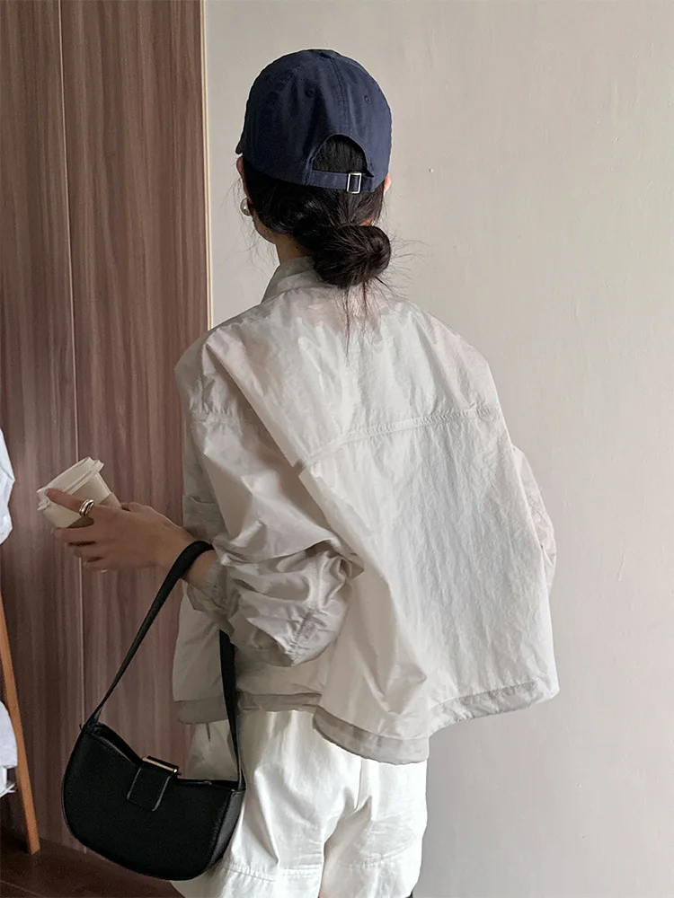 Women's Summer Fashionable Short Thin Stand Collar Casual Sun Protection Coat Pocket Design Loose Fit Long Sleeve Pure Color
Women's Summer Fashionable Short Thin Stand Collar Casual Sun Protection Coat Pocket Design Loose Fit Long Sleeve Pure Color